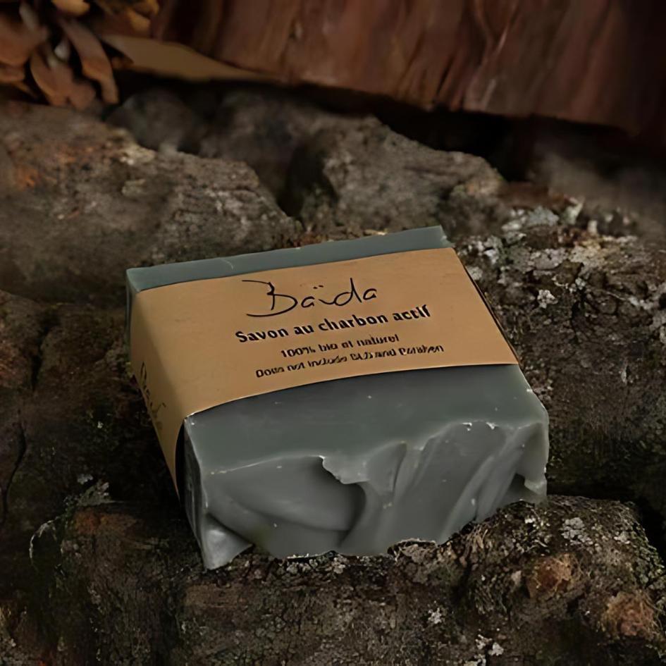 Savon artisanal bio au charbon actif - Baïda Skincare, vue produit