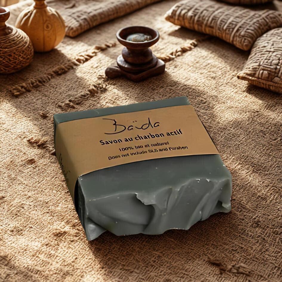Savon artisanal bio au charbon actif - Baïda Skincare
